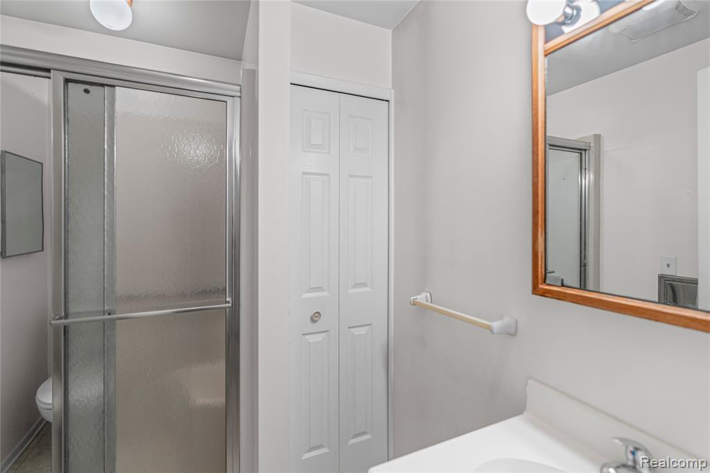 6247 King Arthur Court, Swartz Creek, MI 48473 — Photo 20