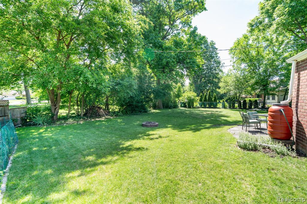 28090 Sunset Boulevard W, Lathrup Village, MI 48076 — Photo 34