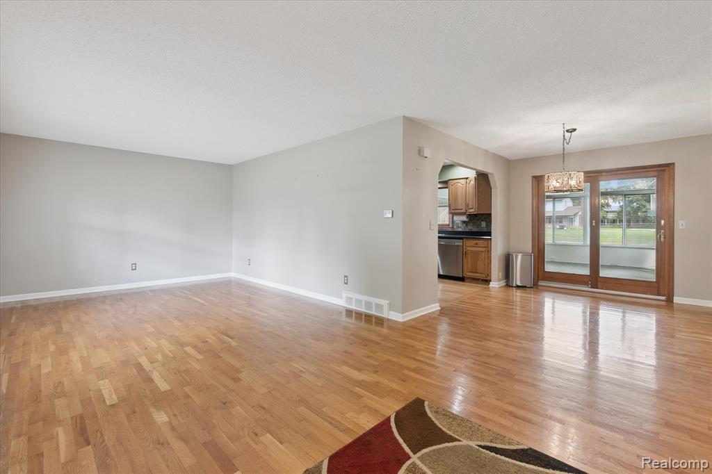 6233 Golfview Drive, Burton, MI 48509 — Photo 7