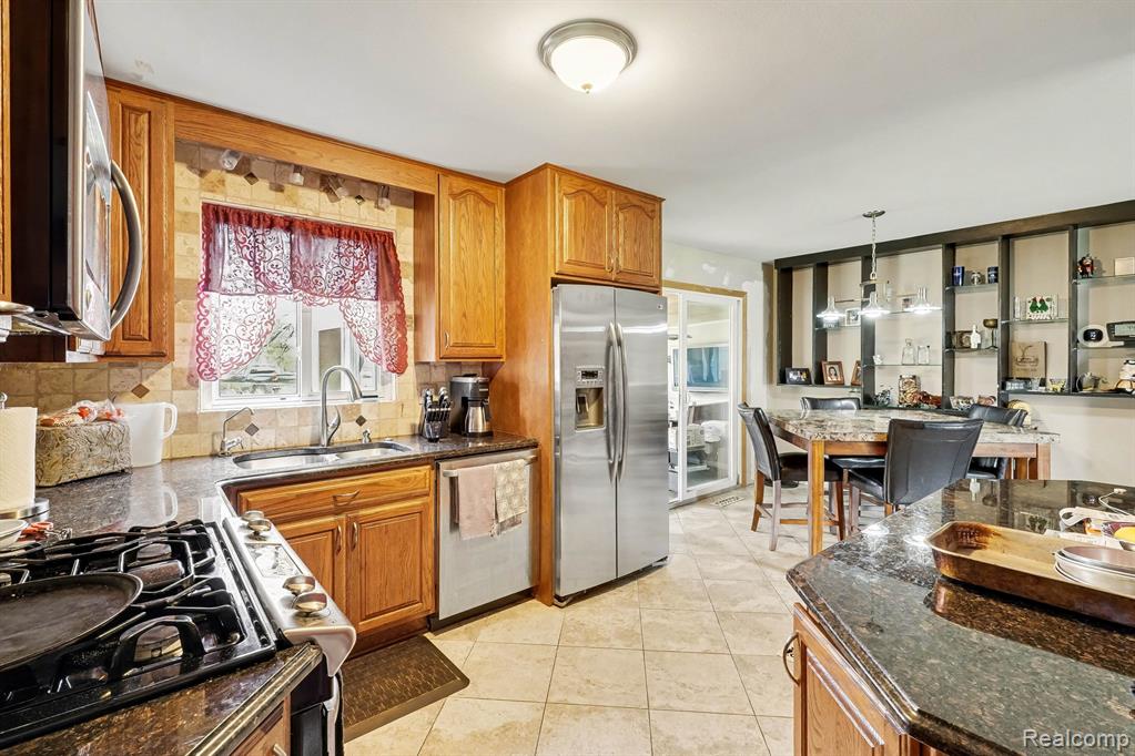 6341 Waldon Road, Clarkston, MI — Photo 10