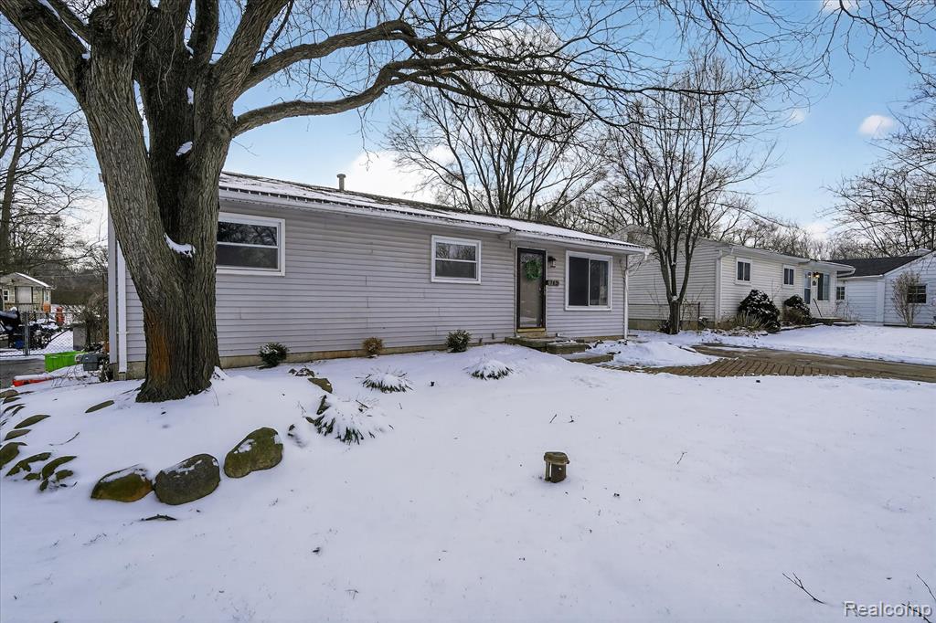743 Dunreath Street, Walled Lake, MI 48390 — Photo 2