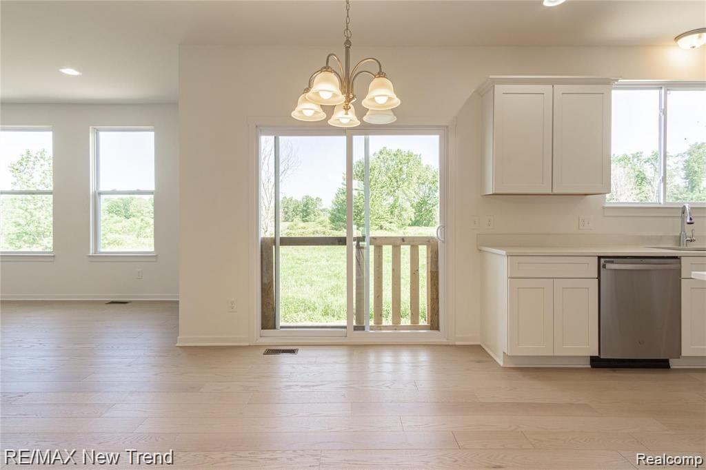 6300 TELURIDE Drive, White Lake, MI 48383 — Photo 8