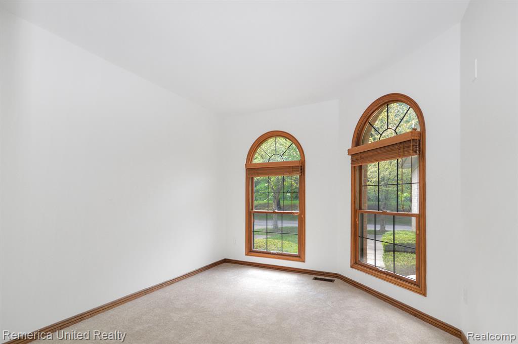 2781 HONEY SUCKLE Court, Wixom, MI 48393 — Photo 20