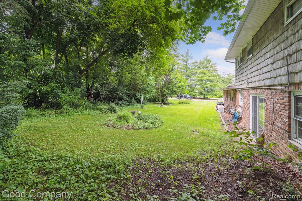 2289 Paulette Drive, Wolverine Lake, MI 48390 — Photo 42