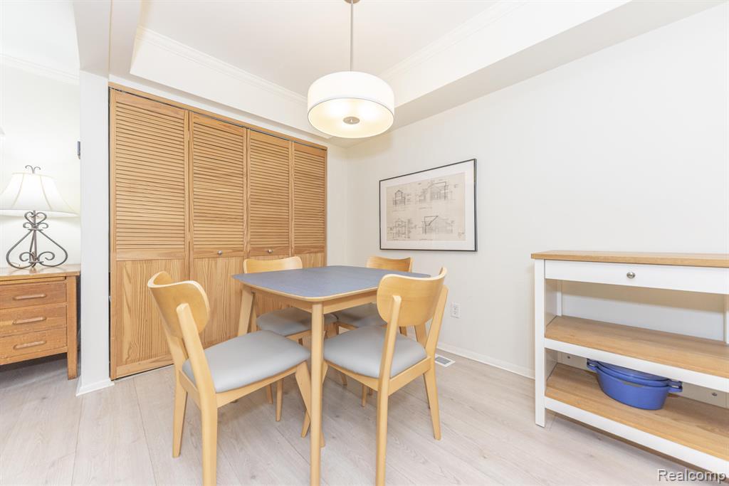 517 Longshore Dr, Ann Arbor, MI 48105 — Photo 9