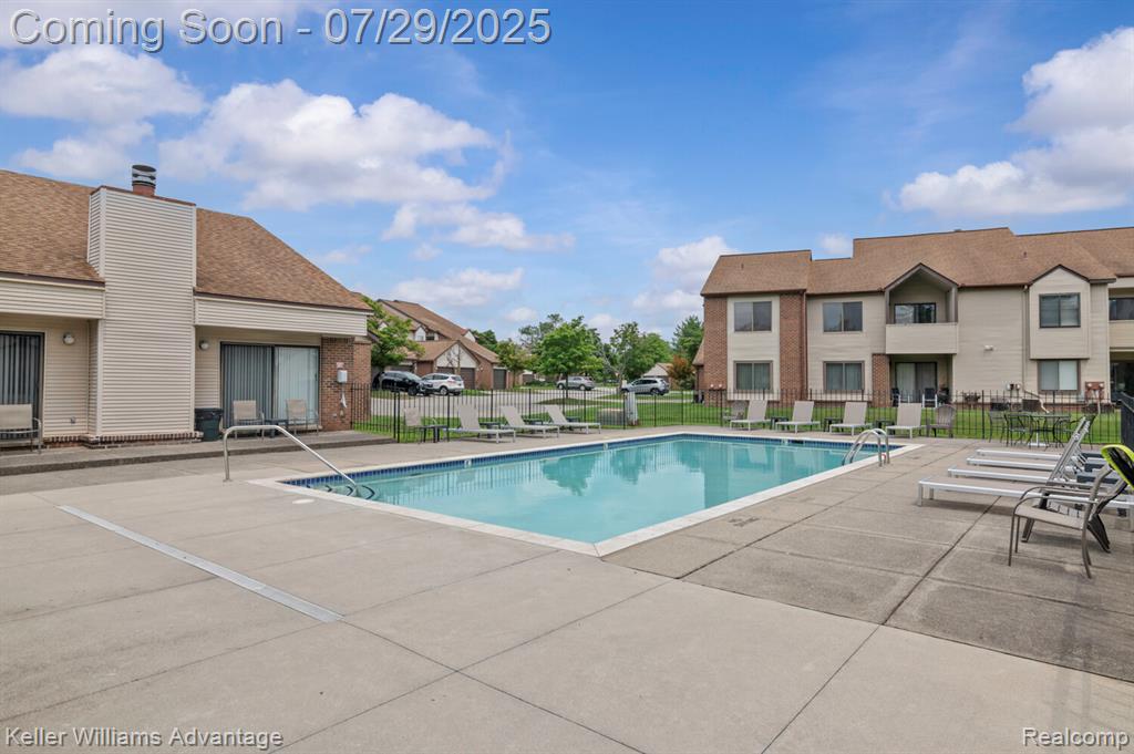 6660 Ridgefield Circle, 104, West Bloomfield, MI — Photo 38