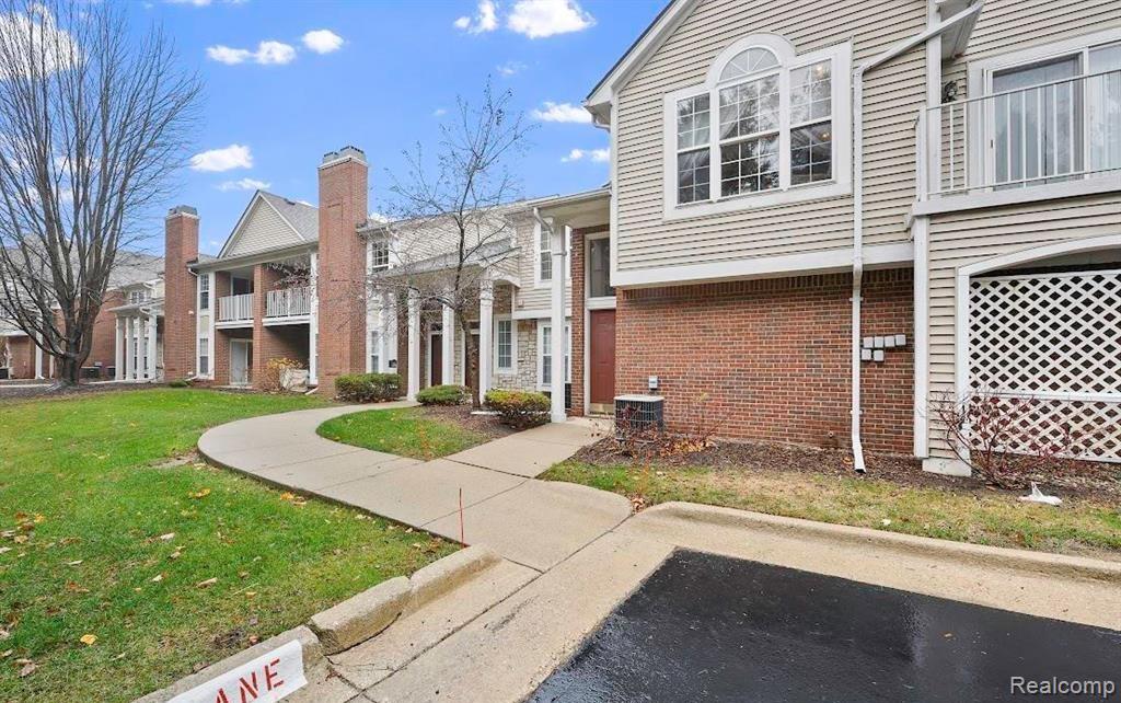 5472 Pine Aires Drive, Sterling Heights, MI 48314 — Photo 2