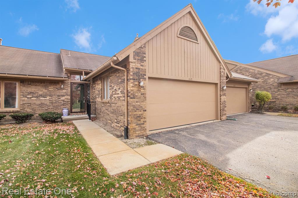 6121 Westbrooke Drive, 7, West Bloomfield, MI — Photo 5