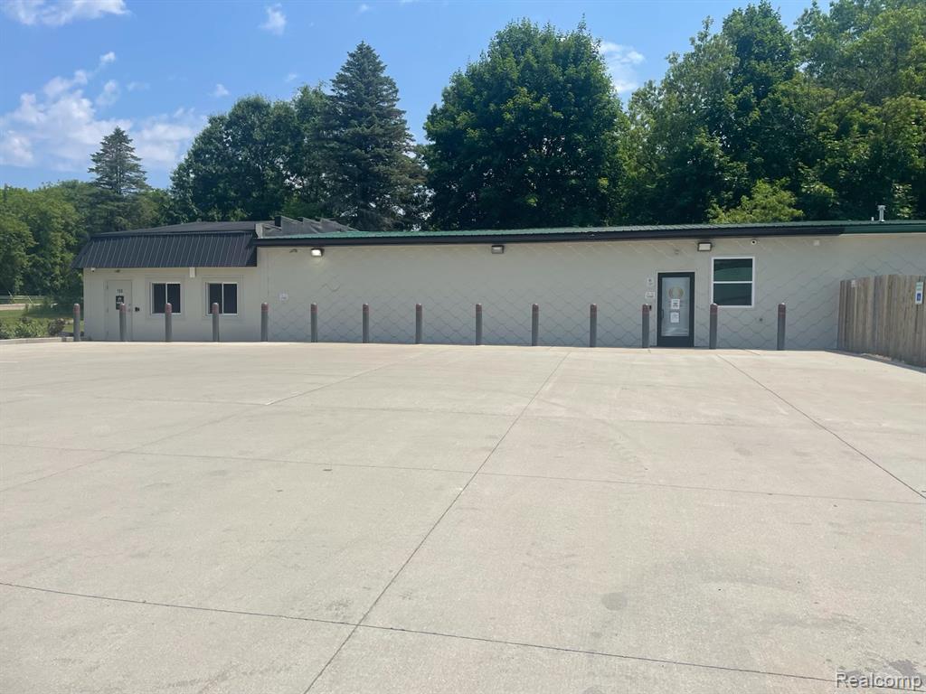 592 E Lakeville Road, Oxford, MI 48371 — Photo 3