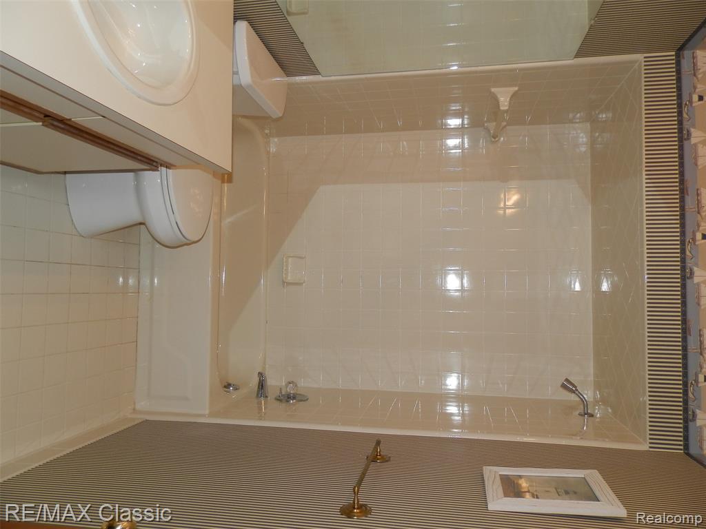 41345 Singh Boulevard, Novi, MI — Photo 23