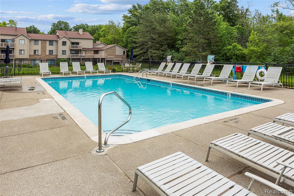 7147 Elmhurst, West Bloomfield, MI — Photo 32