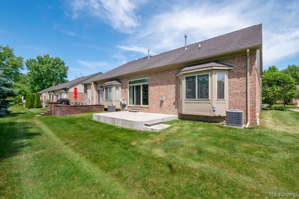 40658 Saint Louis Drive, Clinton Twp, MI 48038 — Photo 6