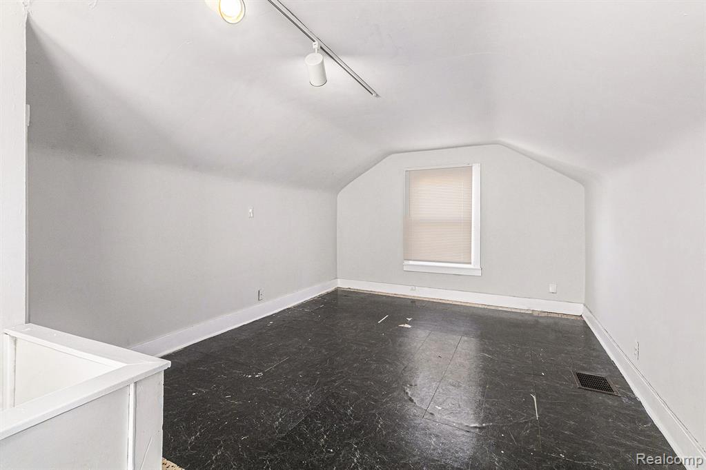 9336 SUSSEX St Street, Detroit, MI 48228 — Photo 14