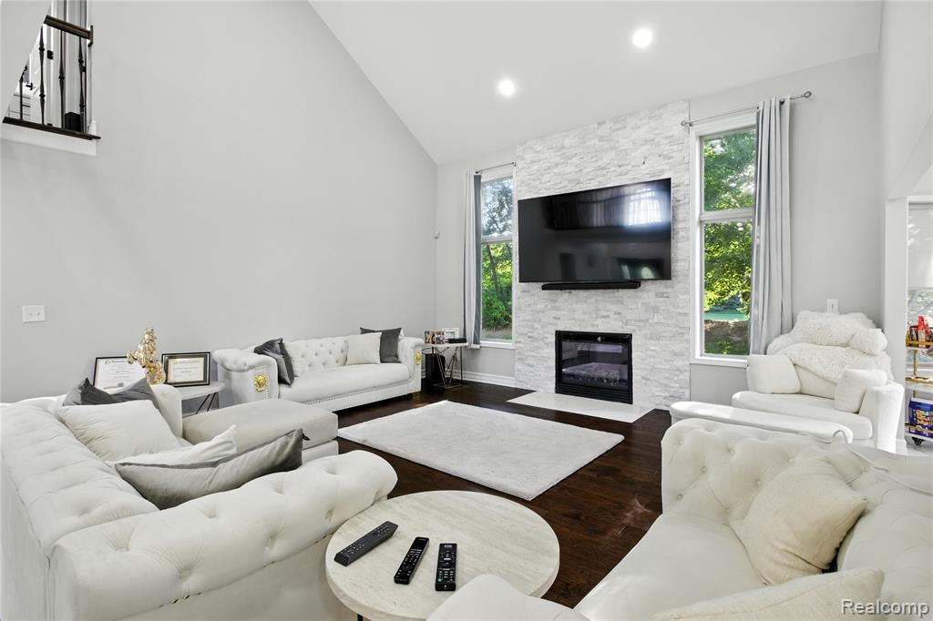 48821 Tremont Drive, Macomb, MI 48044 — Photo 13