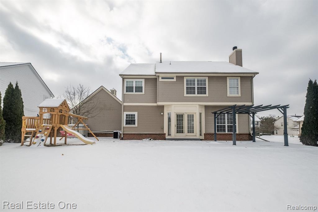 1092 CHESTNUT Lane, South Lyon, MI 48178 — Photo 59