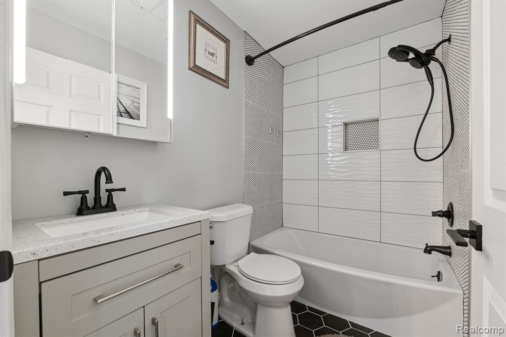 1766 CAMPAU FARMS Circle, 57-15, Detroit, MI 48207 — Photo 11