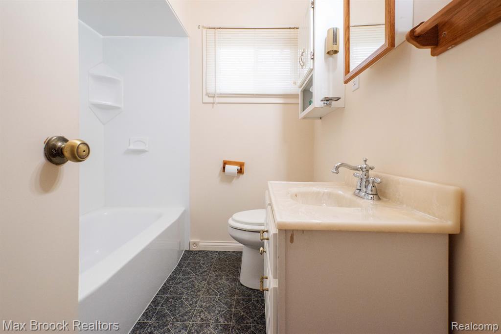 1125 SHIRLEY Drive, Ypsilanti, MI 48198 — Photo 15