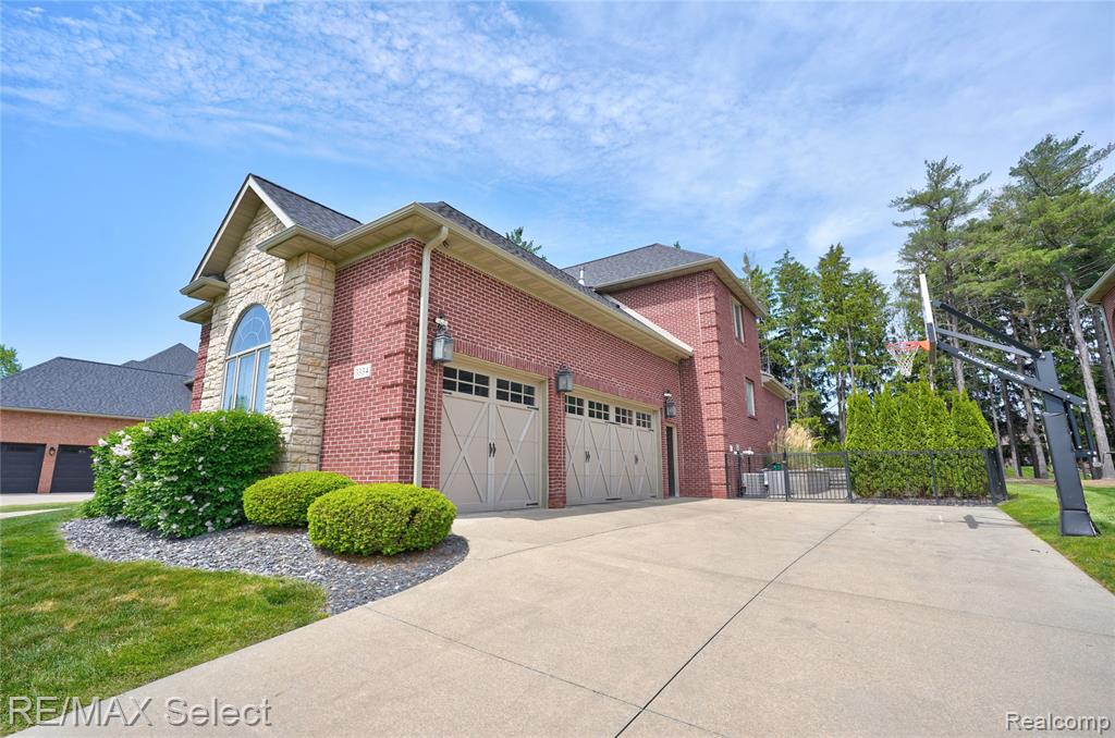 3334 Creekview Drive, Davison, MI 48423 — Photo 7