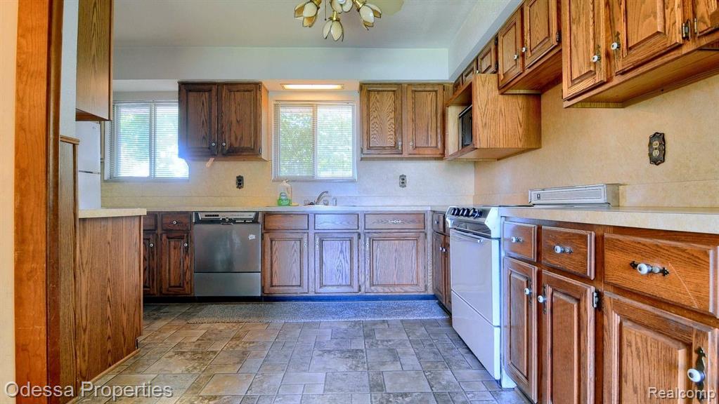 42431 MOUND Road, Sterling Heights, MI 48314 — Photo 8