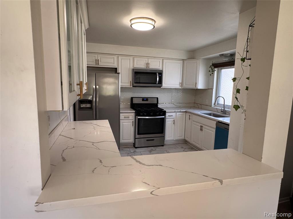 8345 Robindale Avenue, Dearborn Heights, MI 48127 — Photo 8