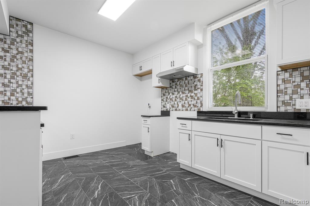 5442 Iroquois Street, Detroit, MI 48213 — Photo 9