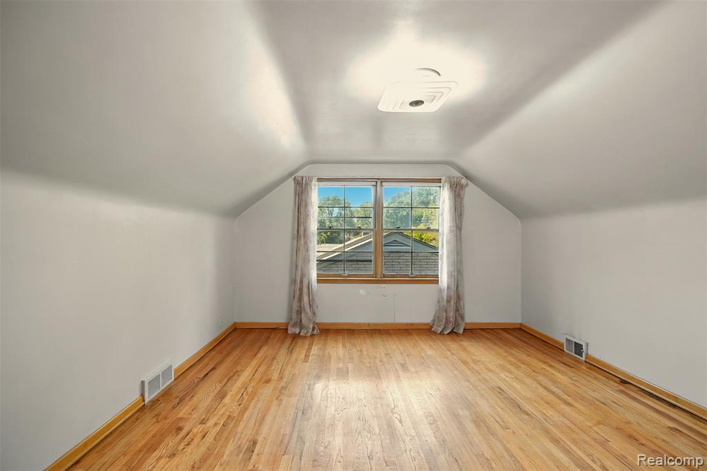 826 Shoreham Road, Grosse Pointe Woods, MI 48236 — Photo 22