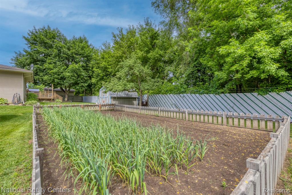 9150 Maplewood Drive, White Lake, MI — Photo 23