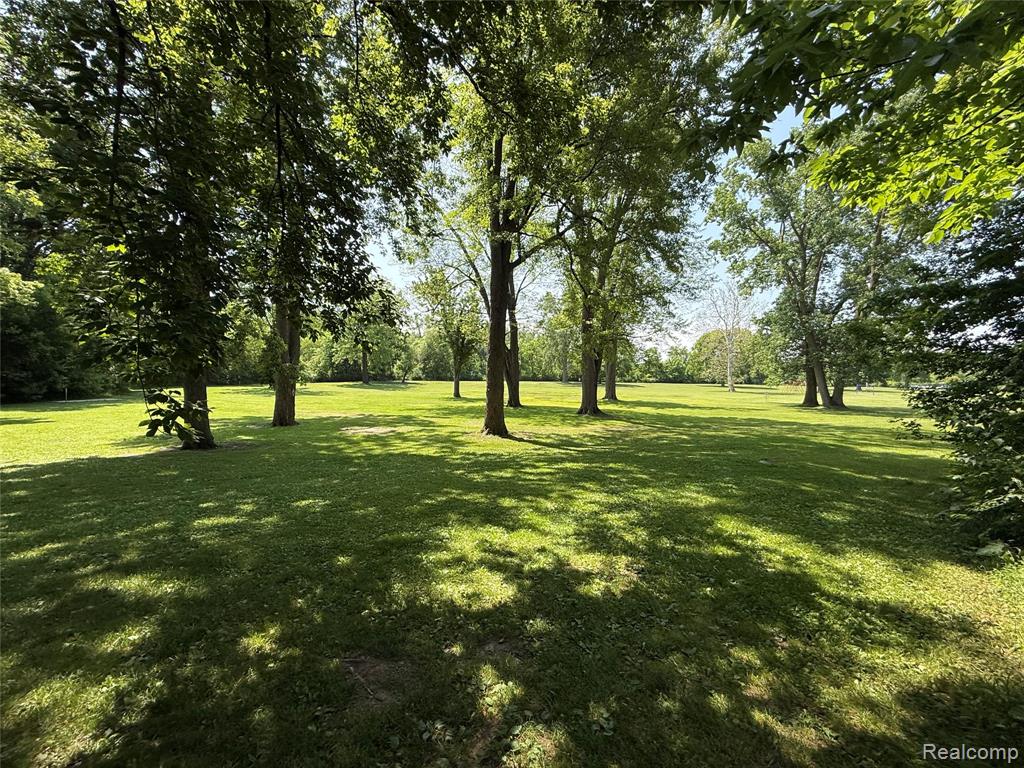 570 Clinton River Drive, Mount Clemens, MI 48043 — Photo 19