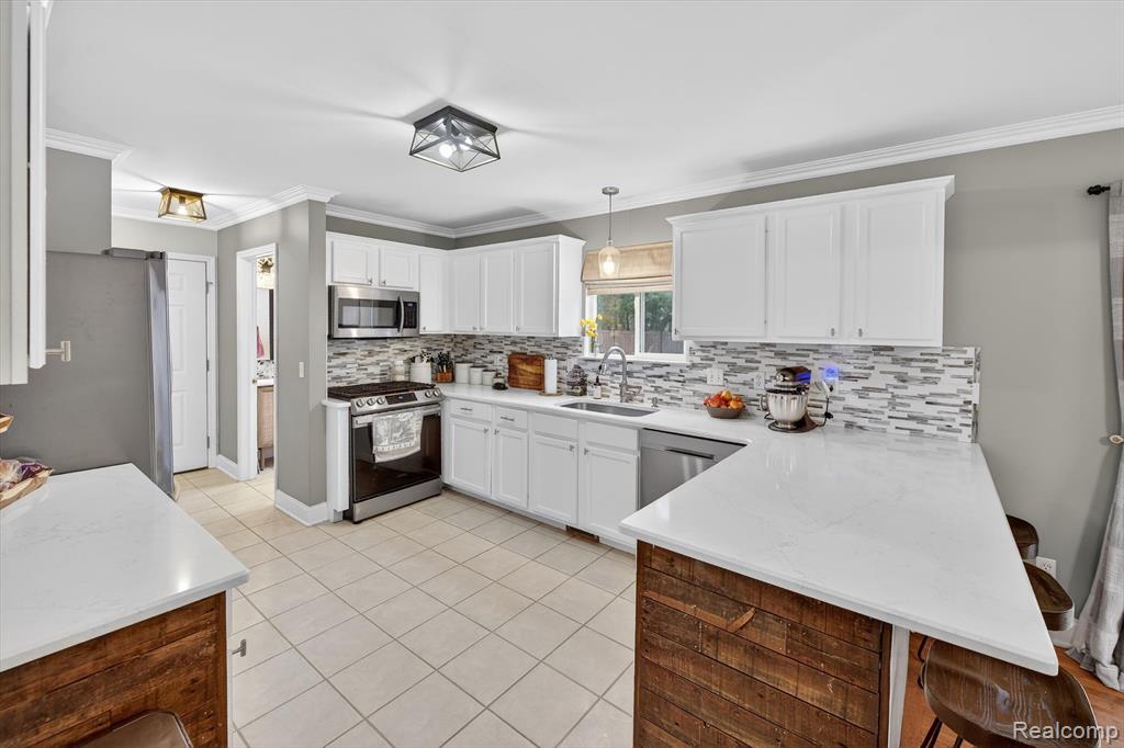 2454 Calvin Court, Pinckney, MI 48169 — Photo 11