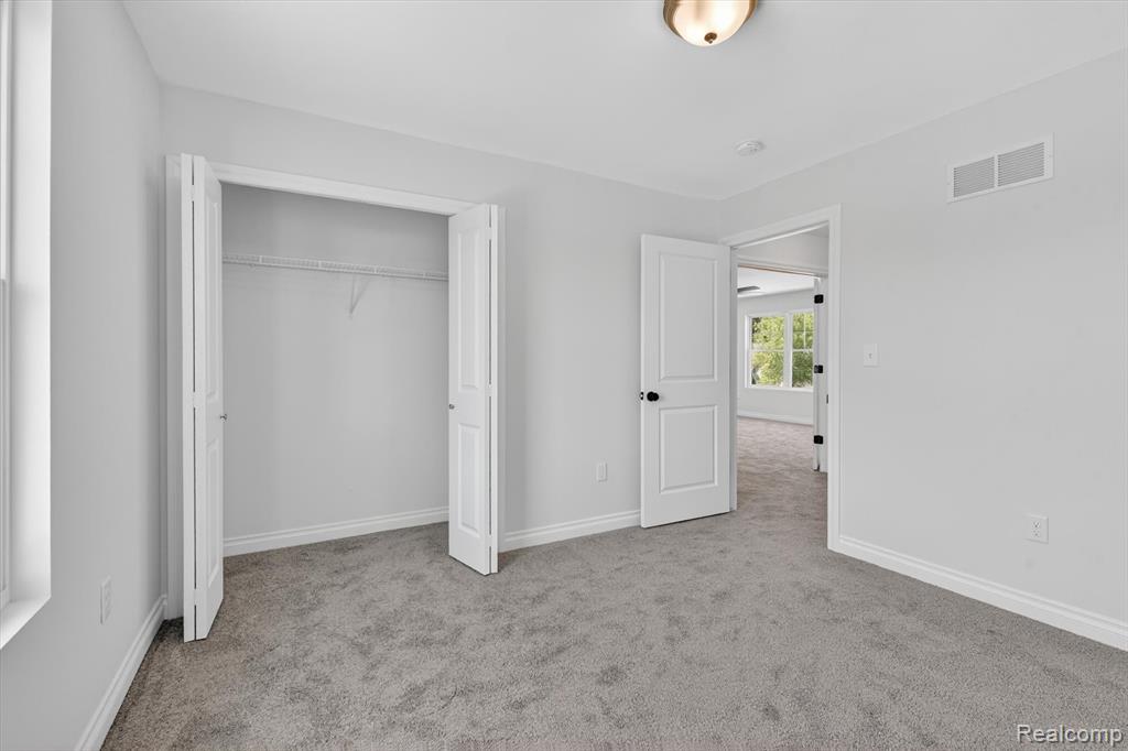 8760 Barrington, Ypsilanti, MI 48198 — Photo 37