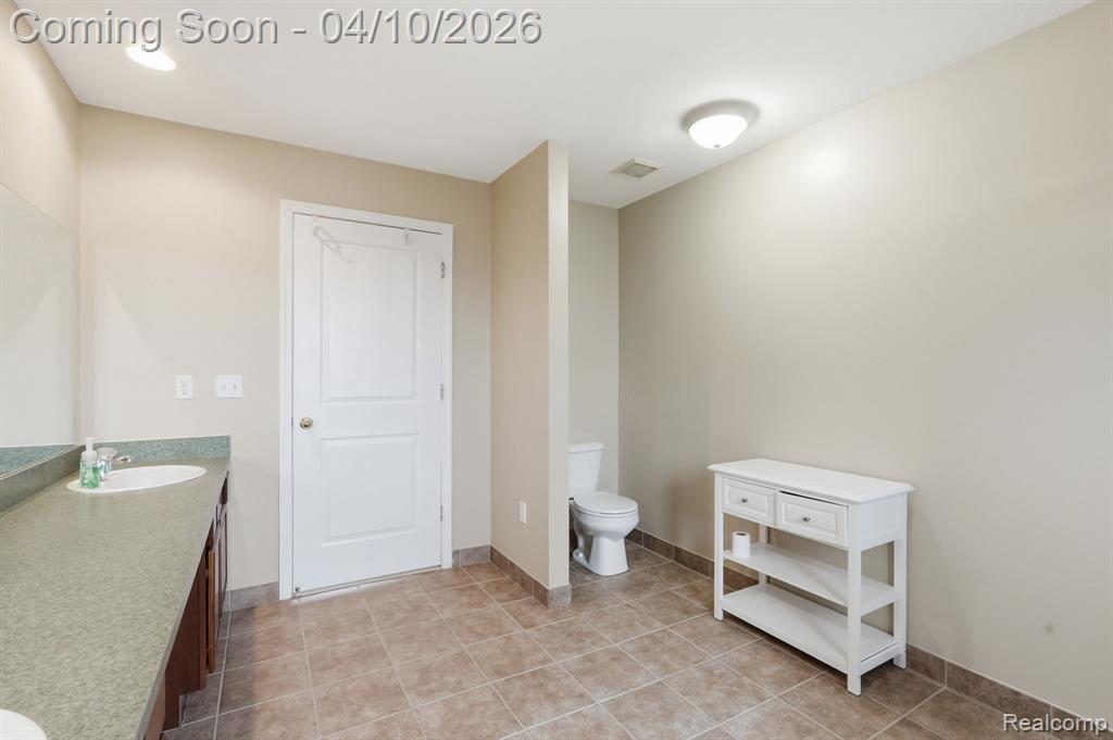 300 E Canford Park, Canton, MI 48187 — Photo 28