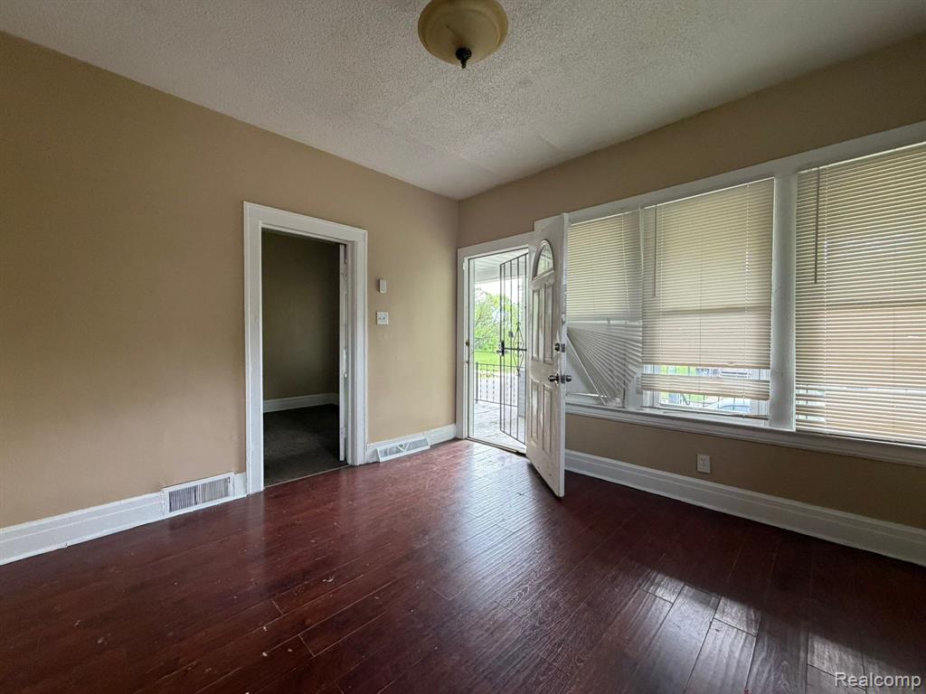 5565 FAIRVIEW Street, Detroit, MI 48213 — Photo 12