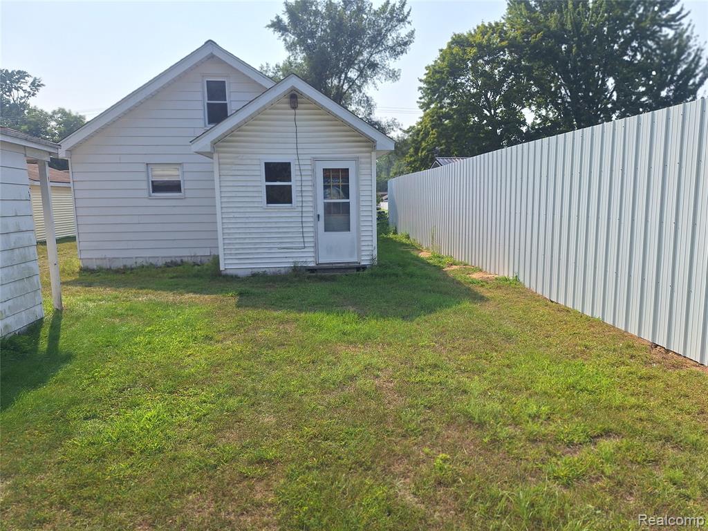 595 S RIVER Road, Saginaw, MI 48609 — Photo 2