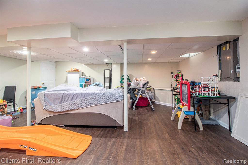 7140 OAKLEAF Court, Canton, MI 48187 — Photo 30