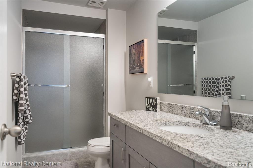 5236 HAWKSEYE Trace, Warren, MI 48092 — Photo 34