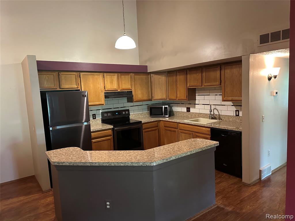 61290 Greenwood Drive, 94, South Lyon, MI 48178 — Photo 9