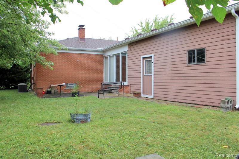 907 Farnham Avenue, Lincoln Park, MI 48146 — Photo 7
