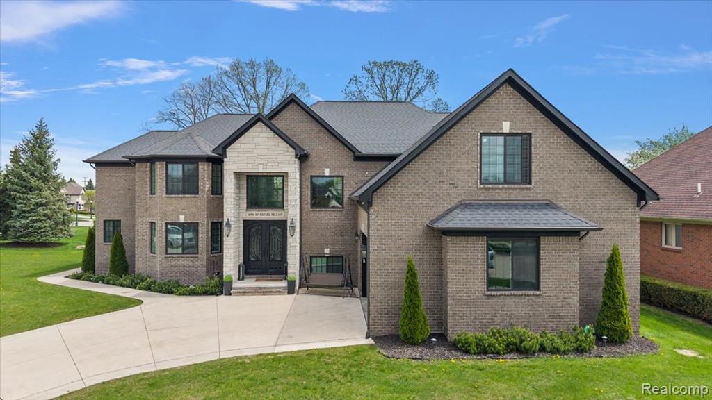 46930 Riverpark E, Macomb, MI 48044 — Photo 2