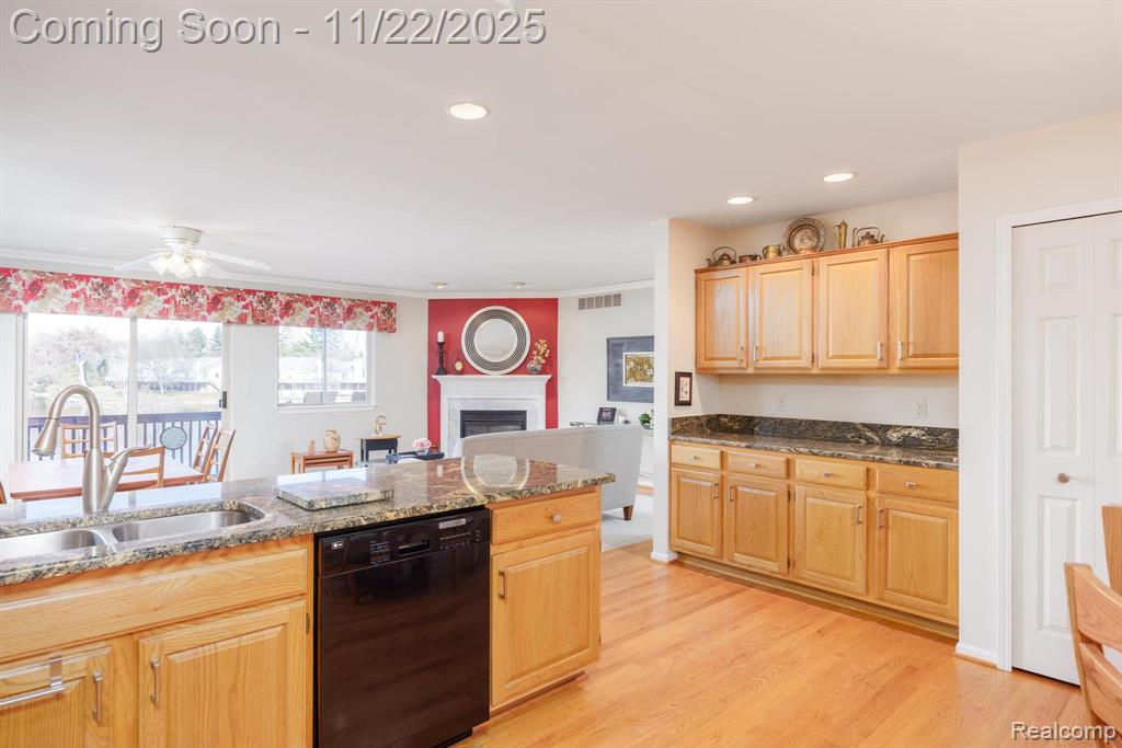 7121 Bluewater Drive, Clarkston, MI 48348 — Photo 9
