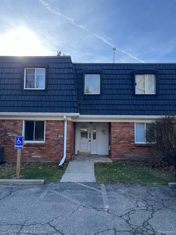 1852 COLONIAL VILLAGE Way, 2, Waterford, MI 48328 — Photo 3