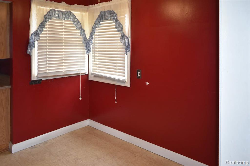 26103 Palmer Boulevard, Madison Heights, MI 48071 — Photo 14