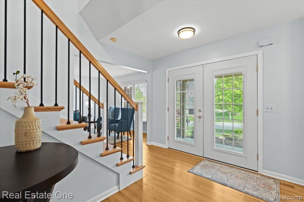 585 Dorchester Way, Milford, MI 48381 — Photo 4
