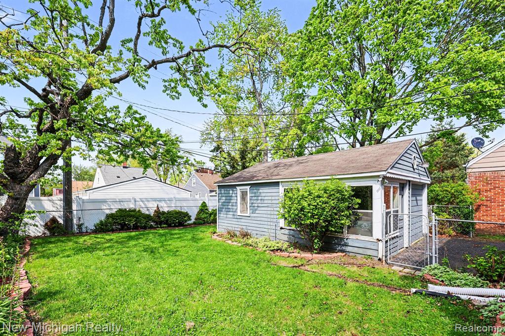 1664 11 Mile Road, Berkley, MI 48072 — Photo 17