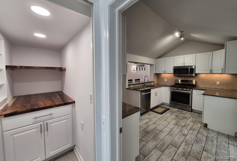7377 Cooley Lake Road, West Bloomfield, MI 48324 — Photo 24