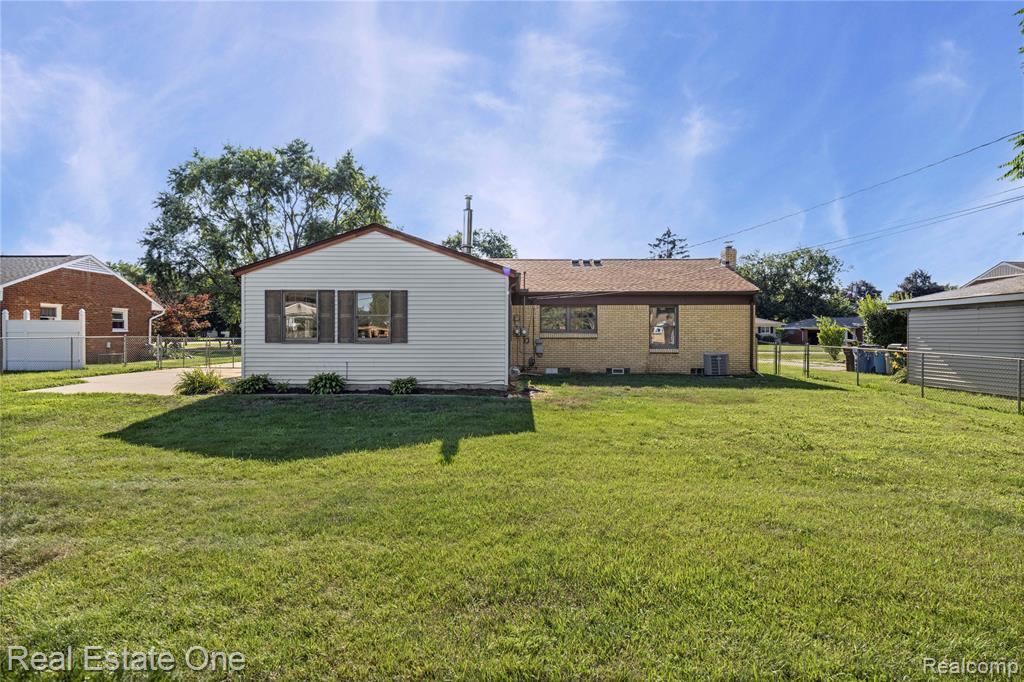 48374 Cardinal Street, Shelby Twp, MI 48317 — Photo 5