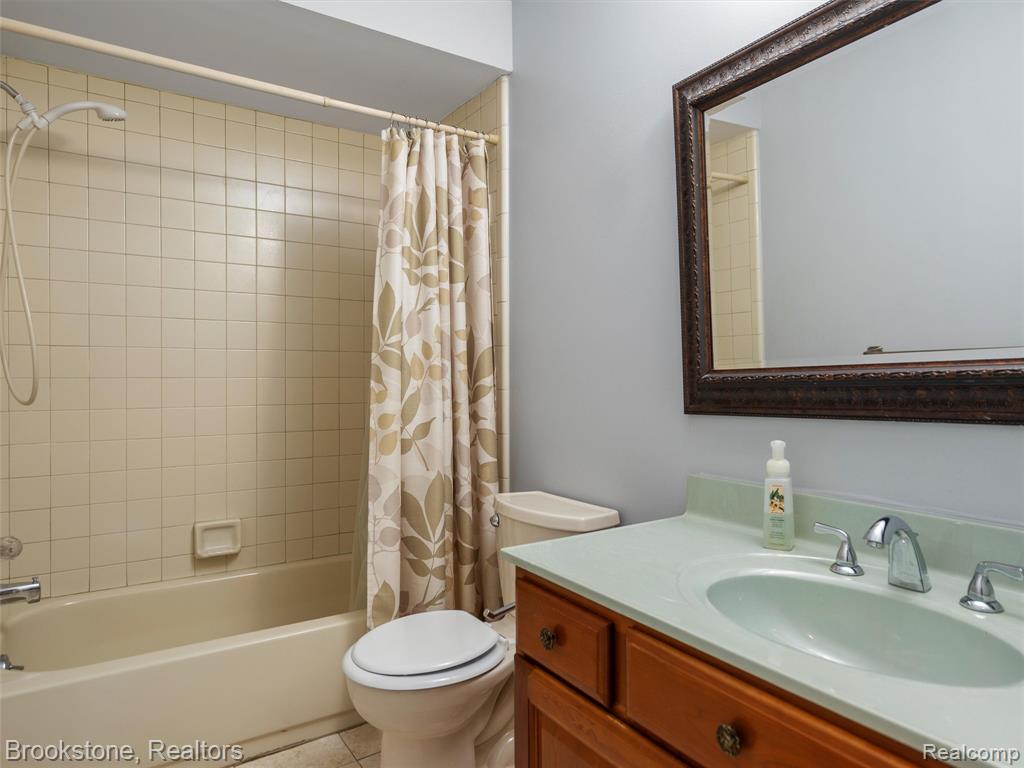 1652 S Hill Circle, Bloomfield Hills, MI 48304 — Photo 17