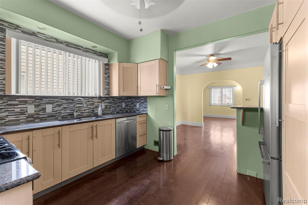 5210 Maple Street, Dearborn, MI 48126 — Photo 12