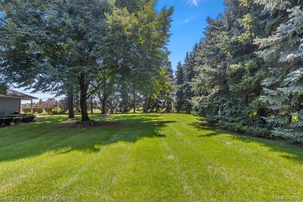 8821 NORTHAMPTON Drive, Plymouth, MI 48170 — Photo 54