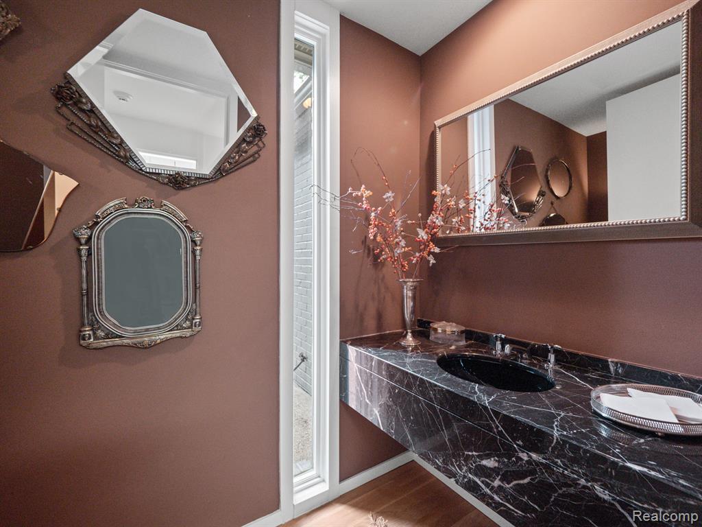 6383 WING LAKE Road, Bloomfield Hills, MI 48301 — Photo 17
