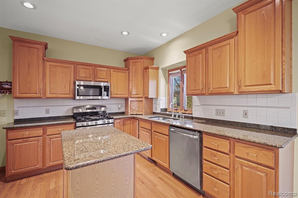 564 CHASSEUR Drive, Grand Blanc, MI 48439 — Photo 11